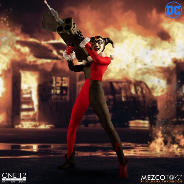 DC Comics One:12 Collective Deluxe Harley Quinn Gallery Image 3