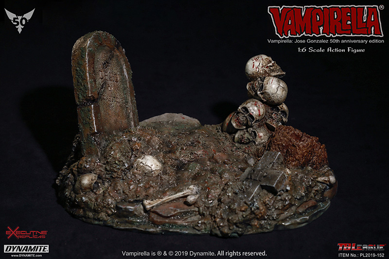 Vampirella (Jose Gonzalez 50th Anniversary Edition) 1/6 Scale Figure Gallery Image 11