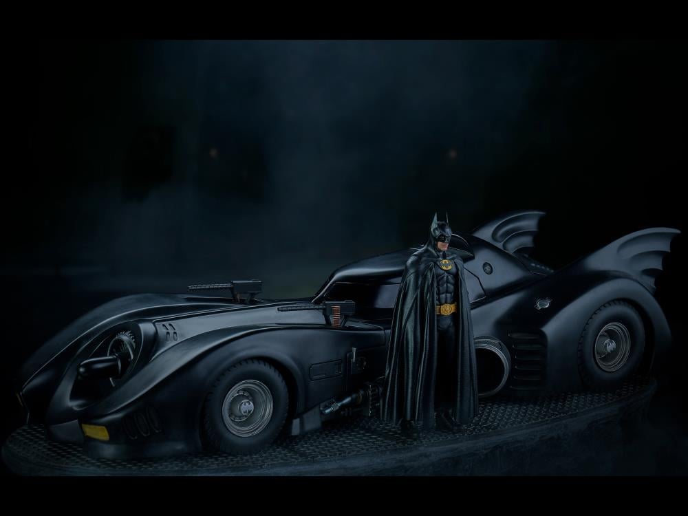 Batman (1989) Batman & Batmobile 1/10 Deluxe Art Scale Limited Edition Statue Gallery Image 3