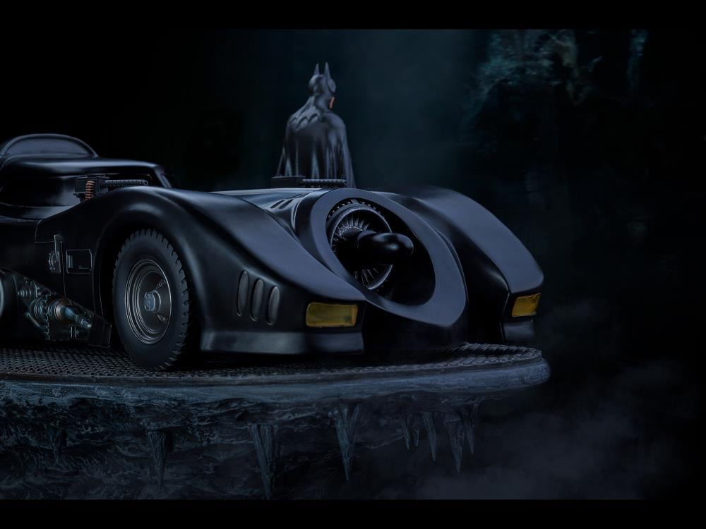 Batman (1989) Batman & Batmobile 1/10 Deluxe Art Scale Limited Edition Statue Gallery Image 12