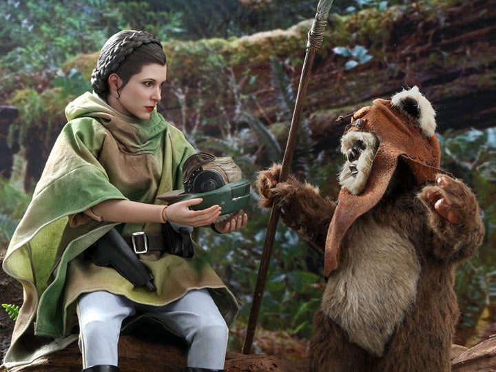 Star Wars: Return of the Jedi MMS551 Princess Leia & Wicket 1/6 Scale Collectible Figure Two-Pack Gallery Image 2