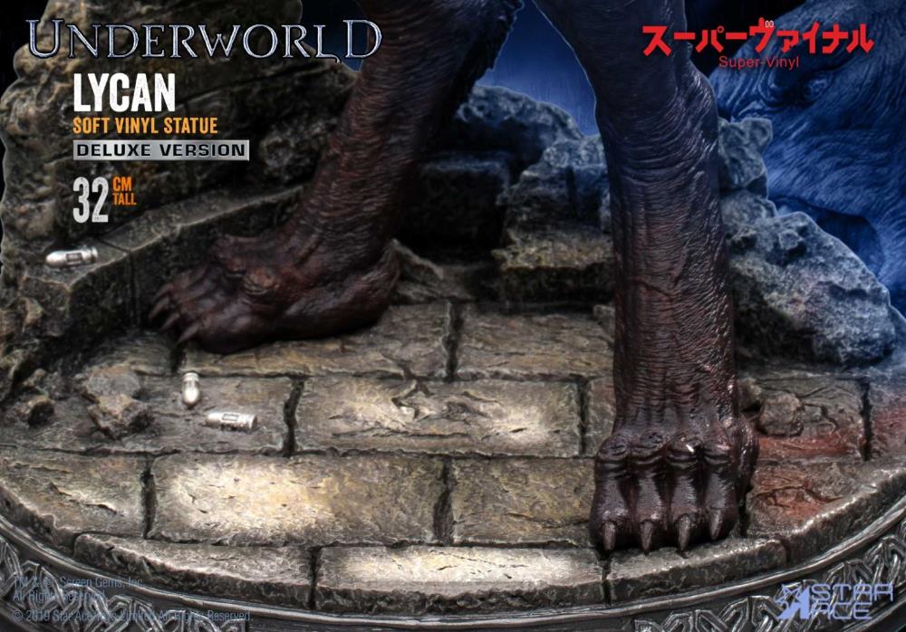 Underworld Evolution Lycan Deluxe Soft Vinyl Statue Gallery Image 10