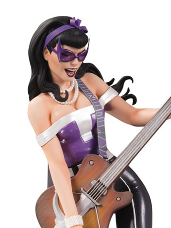 DC Bombshells The Huntress Limited Edition Statue Gallery Image 2