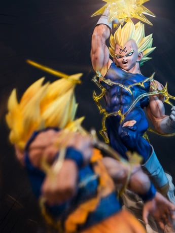 Dragon Ball Z Goku Vs. Vegeta Limited Edition Statue Gallery Image 2