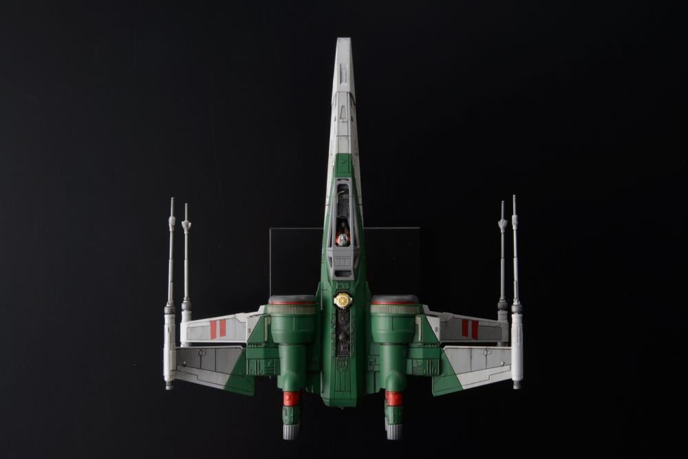 Star Wars: The Rise of Skywalker X-Wing Fighter 1/72 Scale Model Kit Gallery Image 5