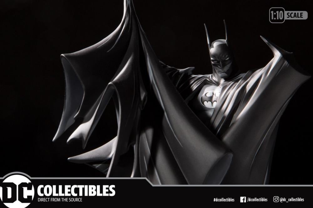 Batman Black and White Limited Edition Statue (Todd McFarlane) Gallery Image 7