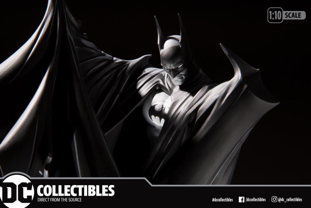 Batman Black and White Limited Edition Statue (Todd McFarlane) Gallery Image 8