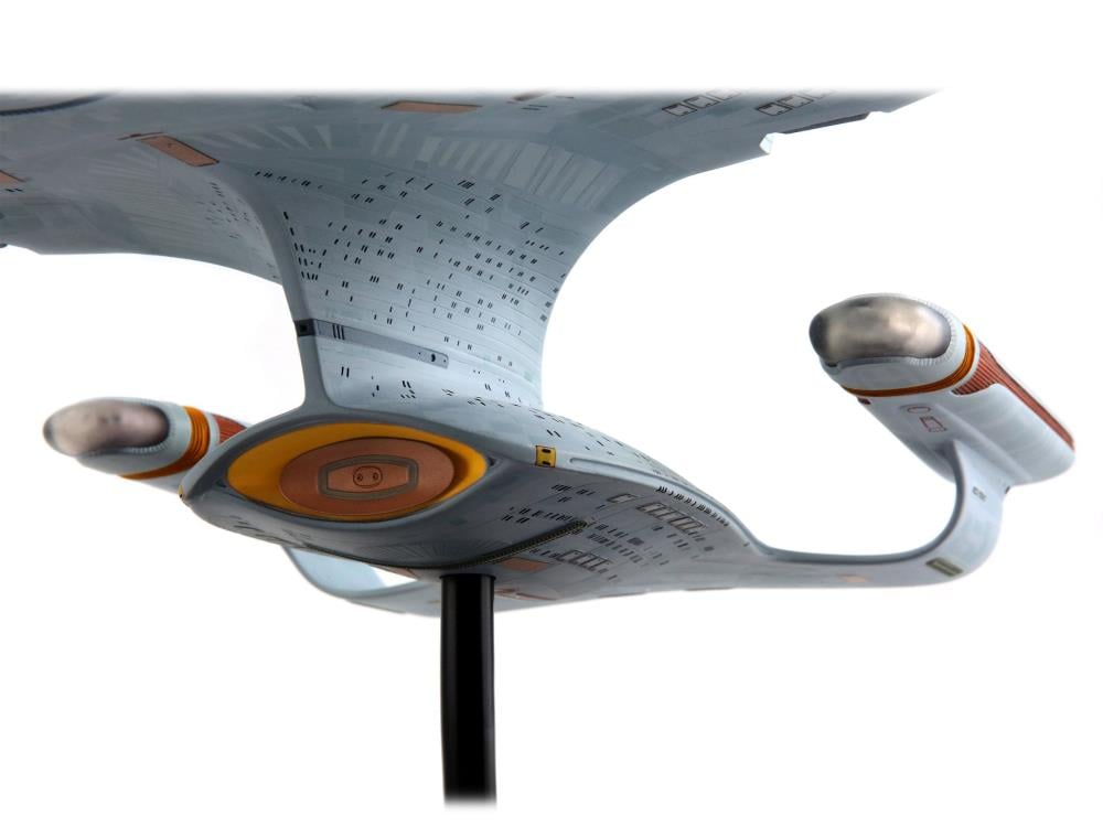 Star Trek U.S.S. Enterprise NCC-1701-D 1/1000 Scale Limited Edition Replica Gallery Image 10