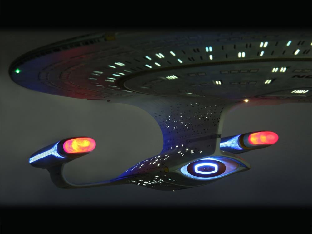 Star Trek U.S.S. Enterprise NCC-1701-D 1/1000 Scale Limited Edition Replica Gallery Image 21