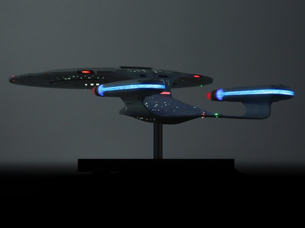 Star Trek U.S.S. Enterprise NCC-1701-D 1/1000 Scale Limited Edition Replica Gallery Image 20