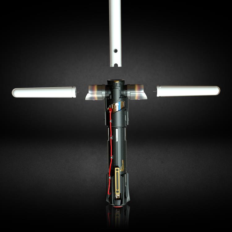 Star Wars: The Black Series Supreme Leader Kylo Ren (The Rise of Skywalker) Force FX Lightsaber Gallery Image 18