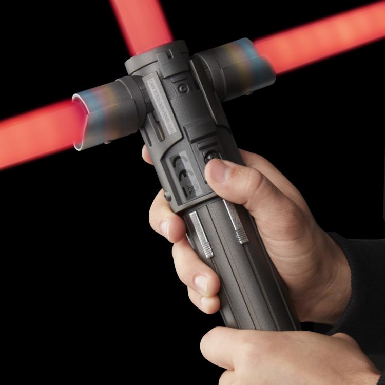 Star Wars: The Black Series Supreme Leader Kylo Ren (The Rise of Skywalker) Force FX Lightsaber Gallery Image 13