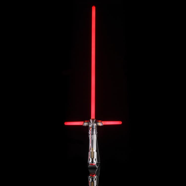 Star Wars: The Black Series Supreme Leader Kylo Ren (The Rise of Skywalker) Force FX Lightsaber Gallery Image 3