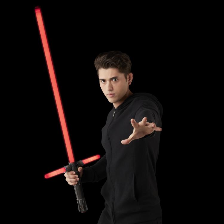 Star Wars: The Black Series Supreme Leader Kylo Ren (The Rise of Skywalker) Force FX Lightsaber Gallery Image 9