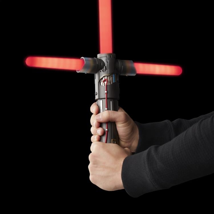 Star Wars: The Black Series Supreme Leader Kylo Ren (The Rise of Skywalker) Force FX Lightsaber Gallery Image 12