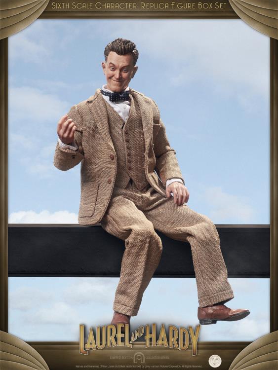 Stan Laurel and Oliver Hardy (Classic Suits) 1/6 Scale Limited Edition Figure Two-Pack Gallery Image 10