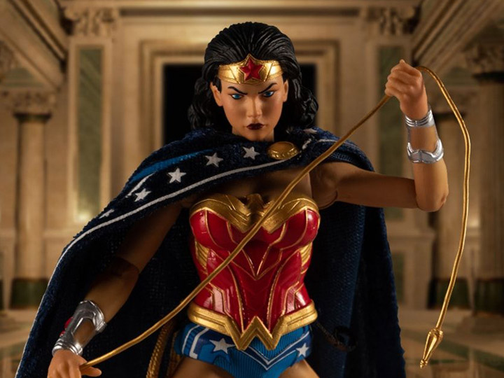 DC Comics One:12 Collective Wonder Woman (Classic Edition) Exclusive Gallery Image 1