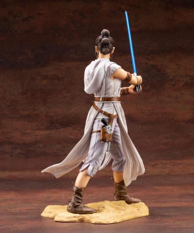 Star Wars ArtFX Rey (The Rise of Skywalker) Statue Gallery Image 6