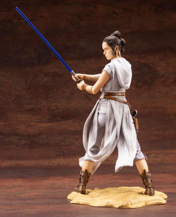 Star Wars ArtFX Rey (The Rise of Skywalker) Statue Gallery Image 5