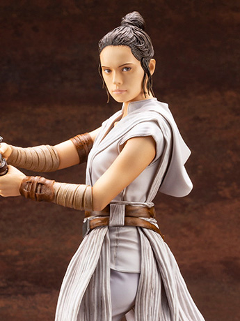 Star Wars ArtFX Rey (The Rise of Skywalker) Statue Gallery Image 2