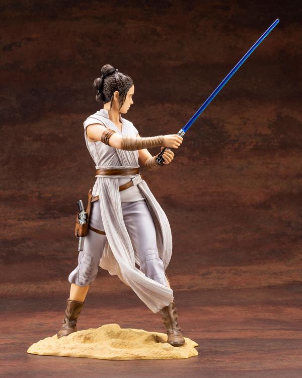 Star Wars ArtFX Rey (The Rise of Skywalker) Statue Gallery Image 4