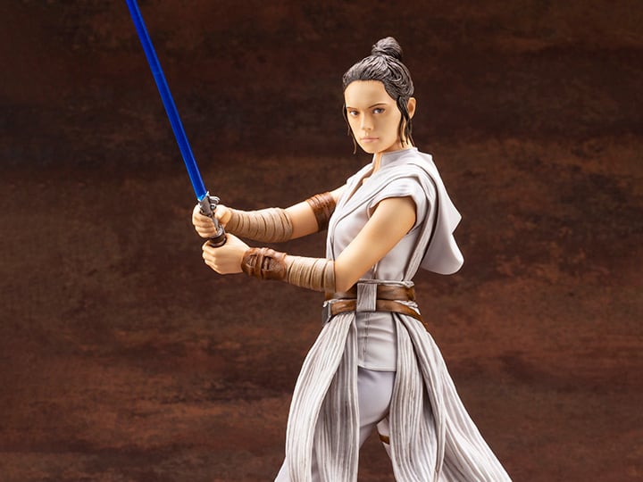 Star Wars ArtFX Rey (The Rise of Skywalker) Statue Gallery Image 1