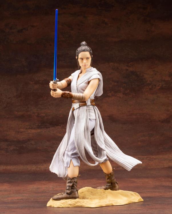 Star Wars ArtFX Rey (The Rise of Skywalker) Statue Gallery Image 3