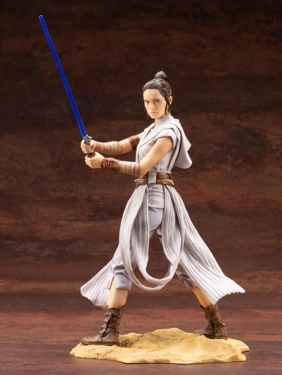 Star Wars ArtFX Rey (The Rise of Skywalker) Statue Gallery Image 7