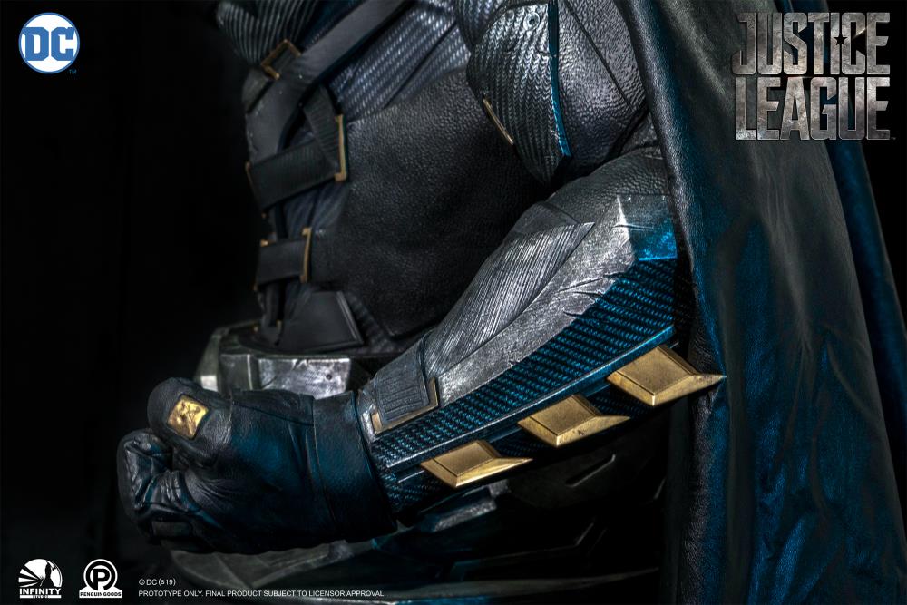 Justice League Batman Limited Edition Bust Gallery Image 9