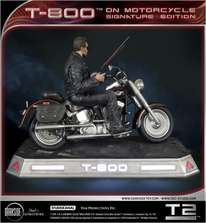 Terminator 2 T-800 on Motorcycle 1/4 Scale Limited Signature Edition Statue Gallery Image 7