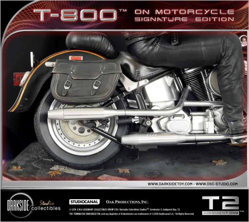 Terminator 2 T-800 on Motorcycle 1/4 Scale Limited Signature Edition Statue Gallery Image 12