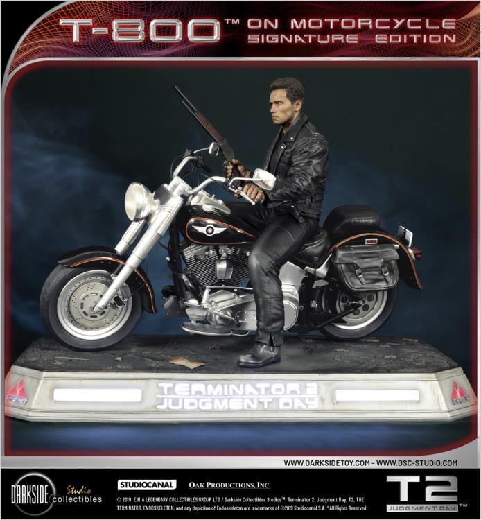 Terminator 2 T-800 on Motorcycle 1/4 Scale Limited Signature Edition Statue Gallery Image 5