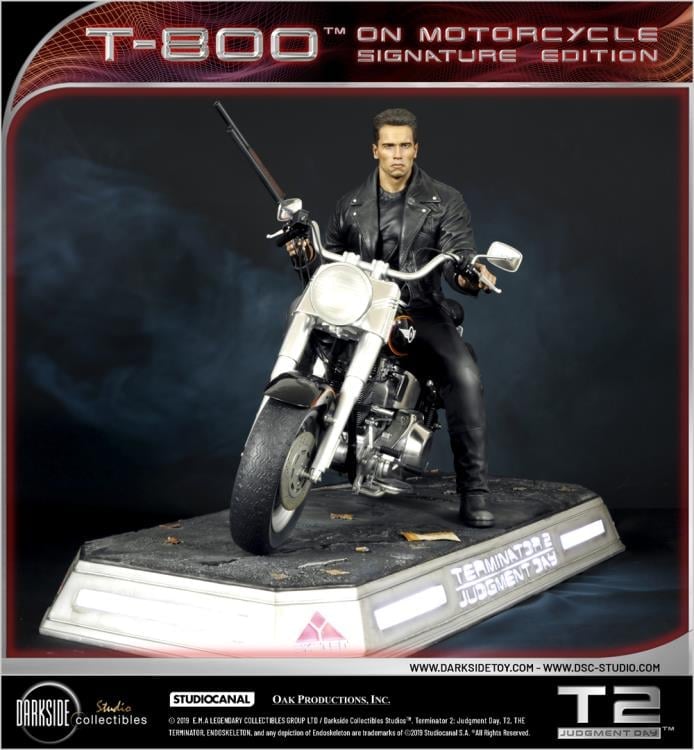 Terminator 2 T-800 on Motorcycle 1/4 Scale Limited Signature Edition Statue Gallery Image 3