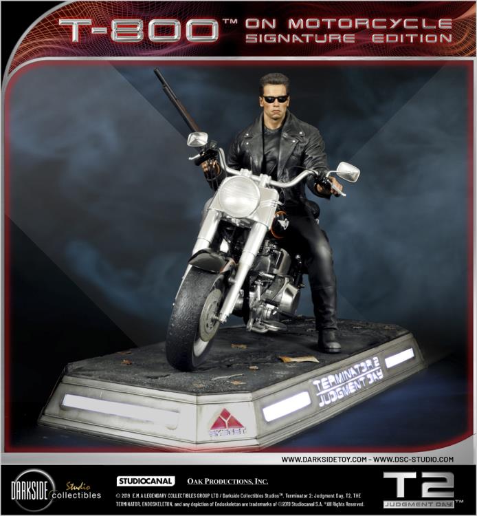 Terminator 2 T-800 on Motorcycle 1/4 Scale Limited Signature Edition Statue Gallery Image 4