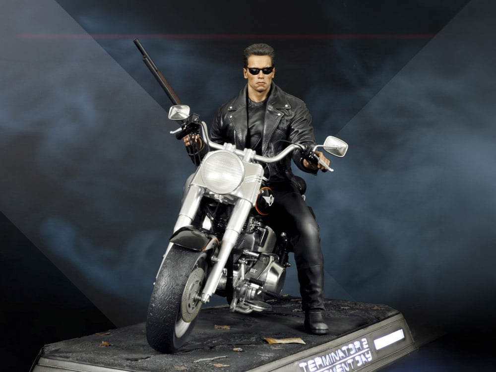 Terminator 2 T-800 on Motorcycle 1/4 Scale Limited Signature Edition Statue Gallery Image 1