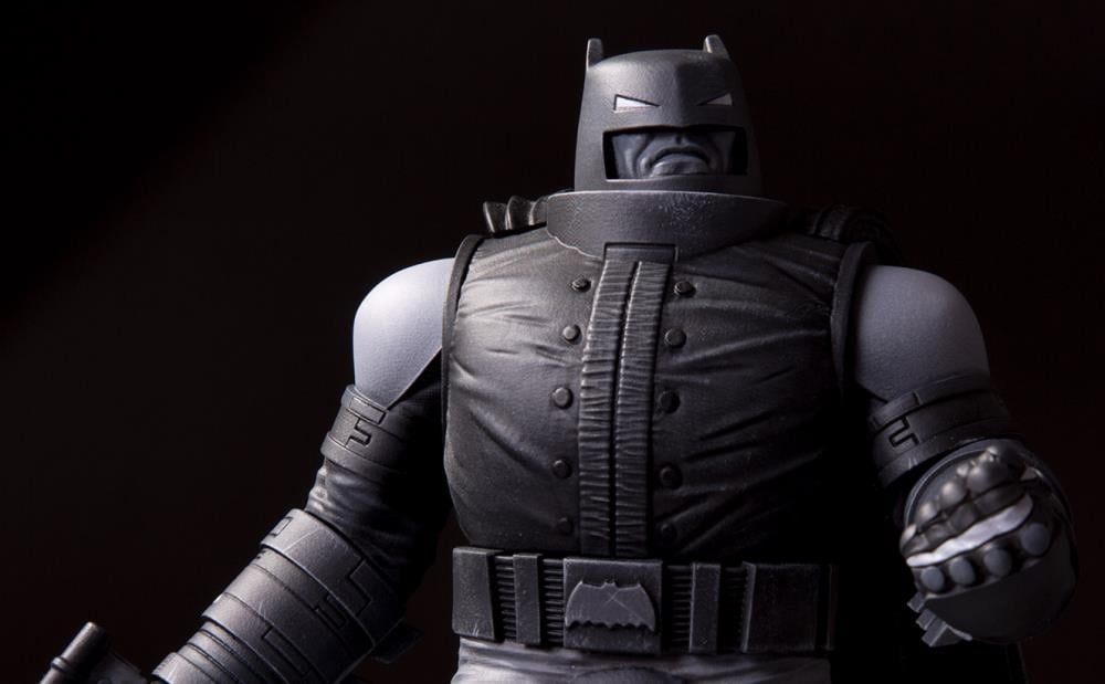 Batman Black and White Armored Batman Limited Edition Statue (Frank Miller) Gallery Image 7