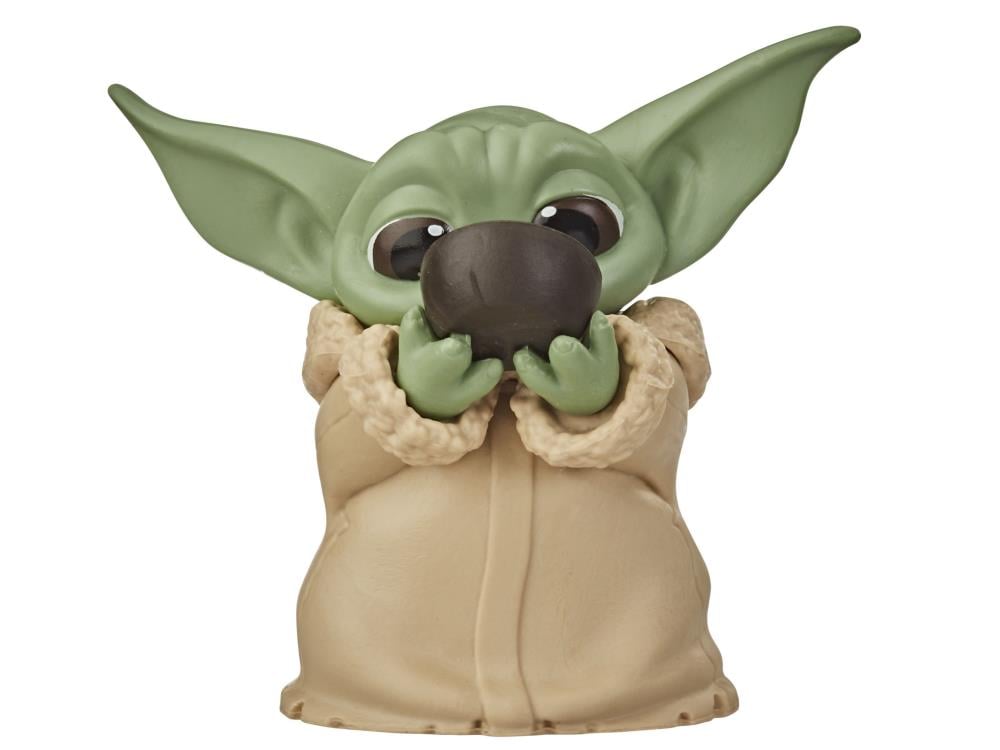 The Mandalorian The Bounty Collection The Child Soup Sipping & Blanket Wrapped Two-Pack Gallery Image 4