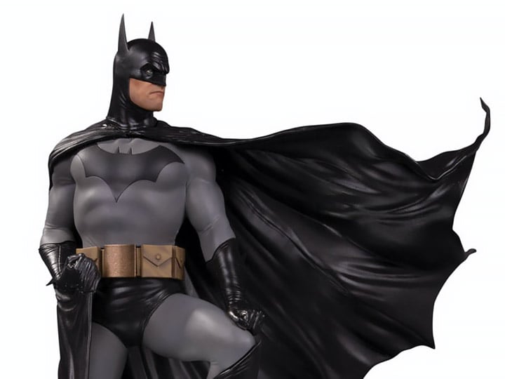 DC Designer Series Batman Limited Edition Deluxe Statue (Alex Ross) Gallery Image 1