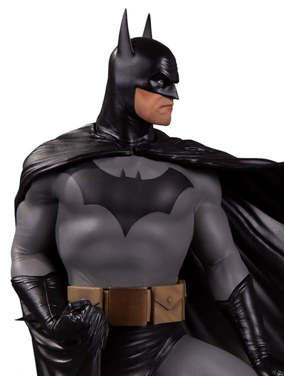 DC Designer Series Batman Limited Edition Deluxe Statue (Alex Ross) Gallery Image 5