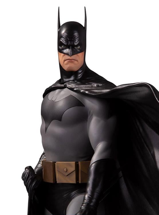 DC Designer Series Batman Limited Edition Deluxe Statue (Alex Ross) Gallery Image 4