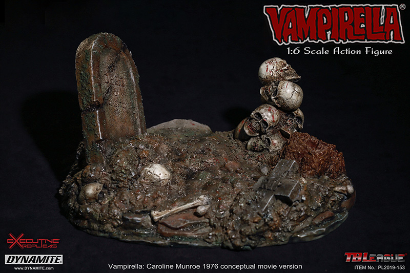 Vampirella (Caroline Munro 50th Anniversary Edition) 1/6 Scale Exclusive Figure Gallery Image 12