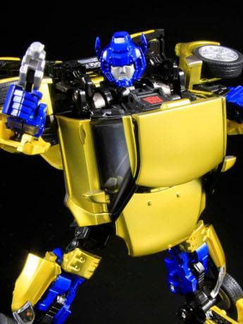 Transformers Alternity A-03G Suzuki Swift Gold Bug (Throttle Gold) Exclusive Gallery Image 2
