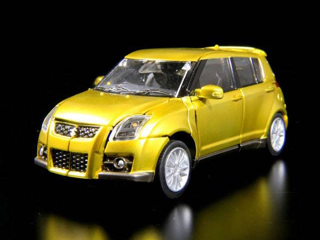 Transformers Alternity A-03G Suzuki Swift Gold Bug (Throttle Gold) Exclusive Gallery Image 3