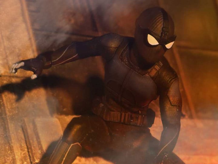 Spider-Man: Far From Home One:12 Collective Spider-Man (Stealth Suit) PX Previews Exclusive Gallery Image 1