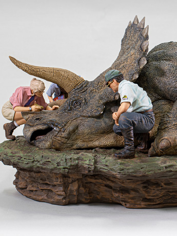 Jurassic Park Triceratops 1/10 Deluxe Art Scale Limited Edition Diorama Statue Gallery Image 2