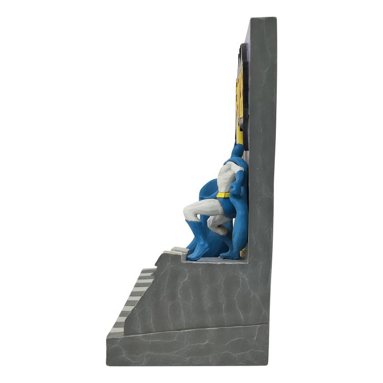 DC Comics Batman 3D Comic Book Cover Figurine (Jim Shore) Gallery Image 5