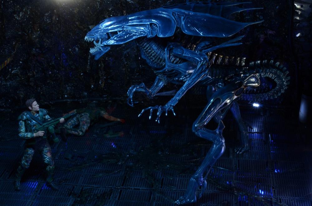 Aliens Xenomorph Queen Deluxe Action Figure Gallery Image 12