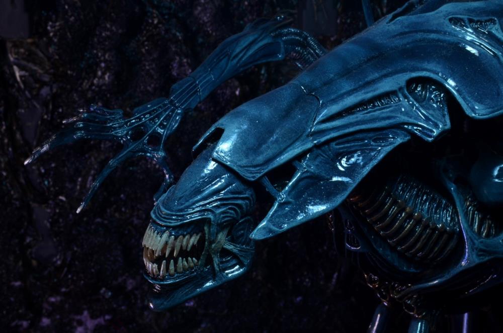 Aliens Xenomorph Queen Deluxe Action Figure Gallery Image 8