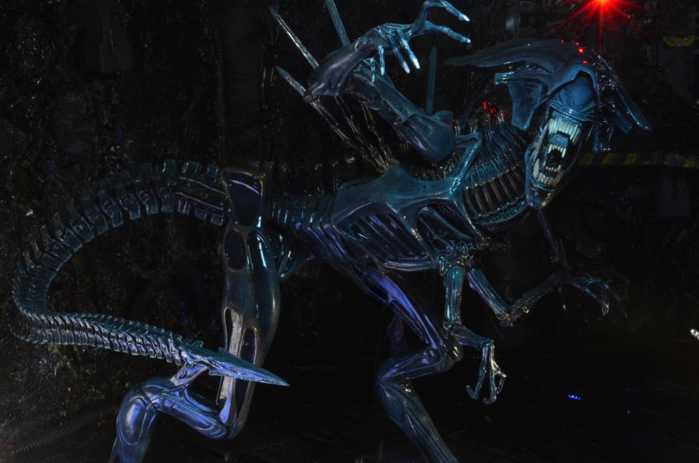 Aliens Xenomorph Queen Deluxe Action Figure Gallery Image 4