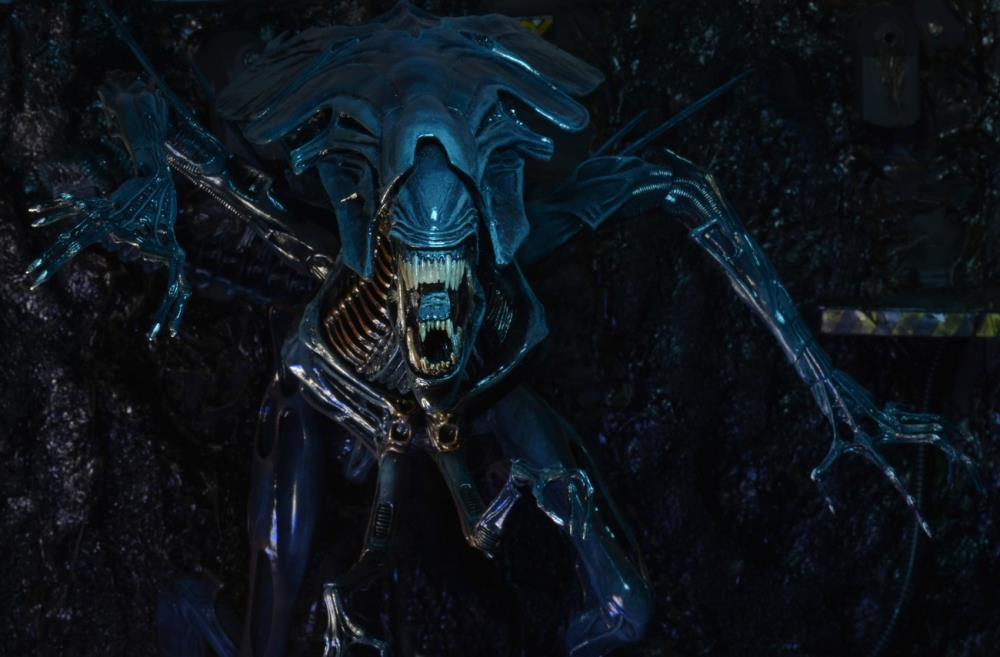 Aliens Xenomorph Queen Deluxe Action Figure Gallery Image 5